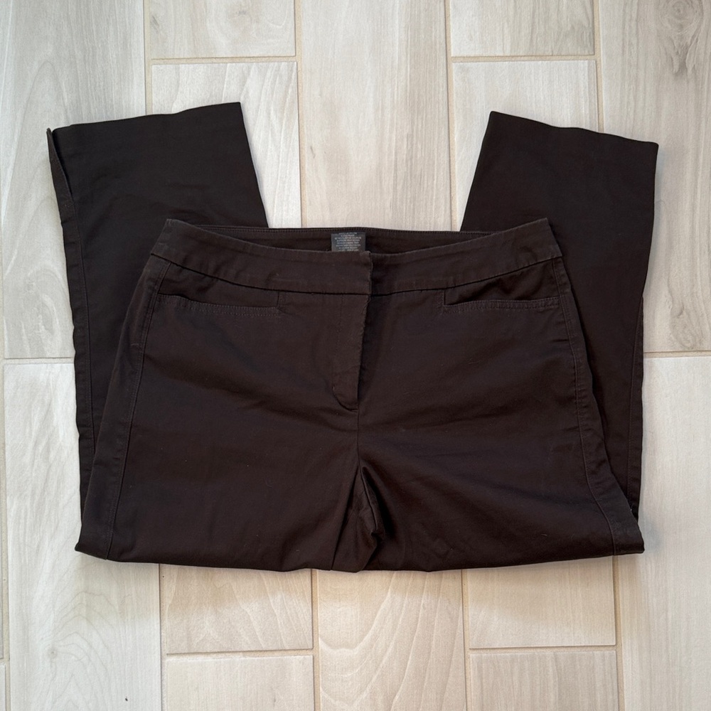 Claudia Ev| Classic Brown Cropped/Capri Trousers with Front and Back Pockets.